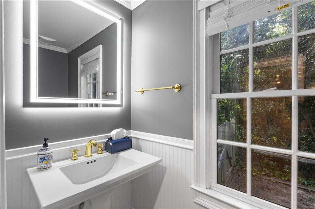 1905 Gainsborough Drive