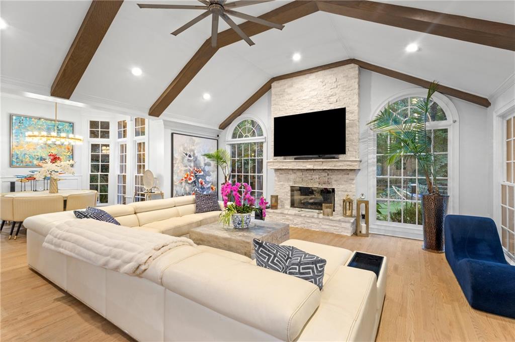 1905 Gainsborough Drive