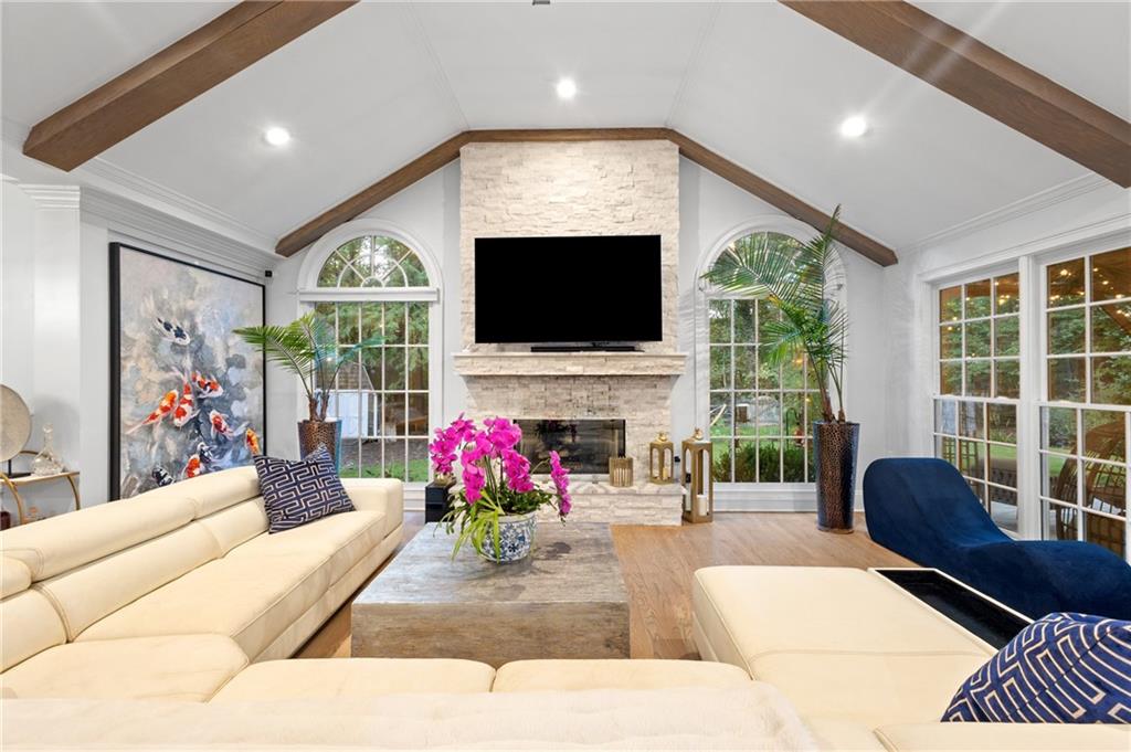 1905 Gainsborough Drive