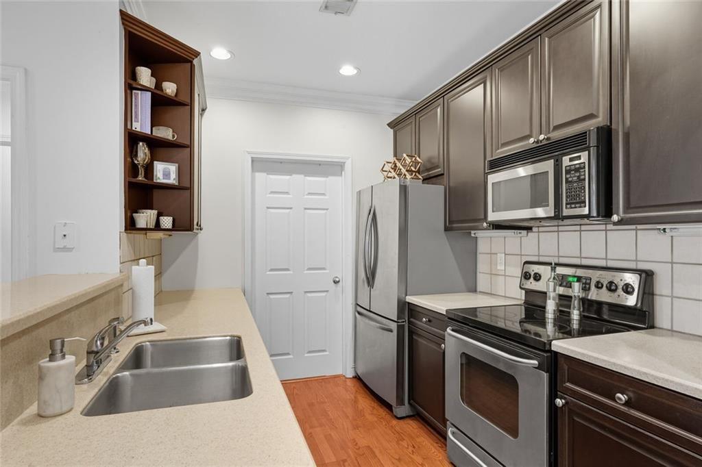 2306 Stratford Commons