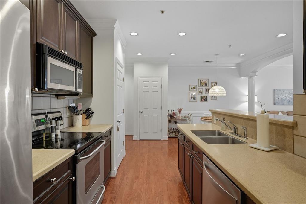 2306 Stratford Commons