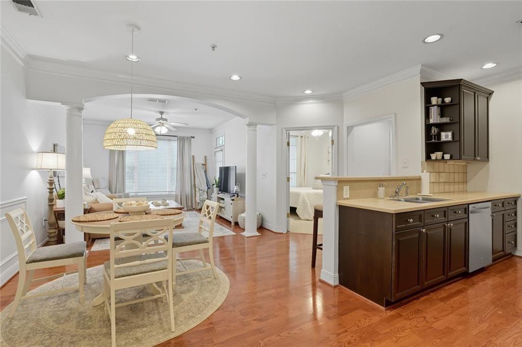 2306 Stratford Commons