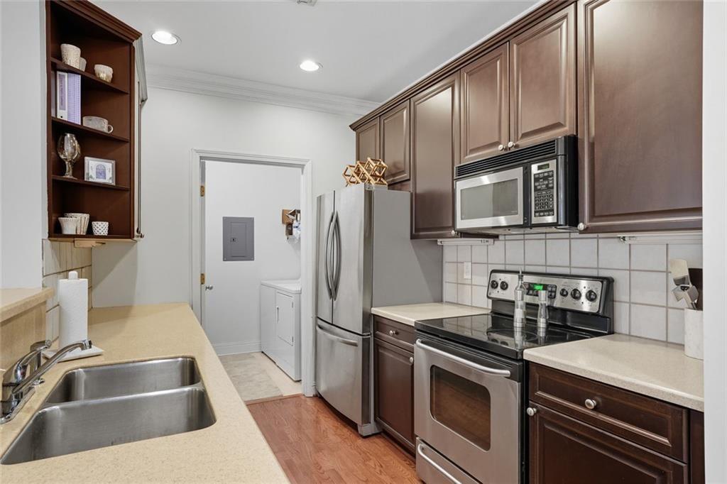 2306 Stratford Commons
