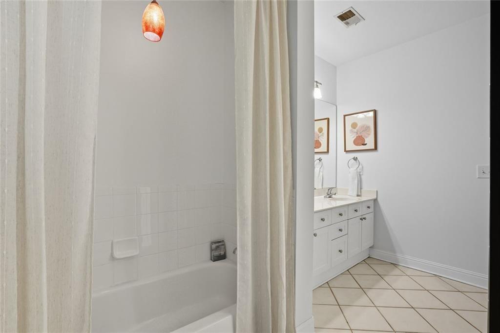 2306 Stratford Commons