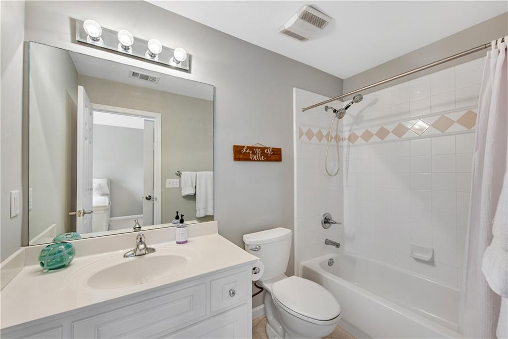 1850 E Gate Cove