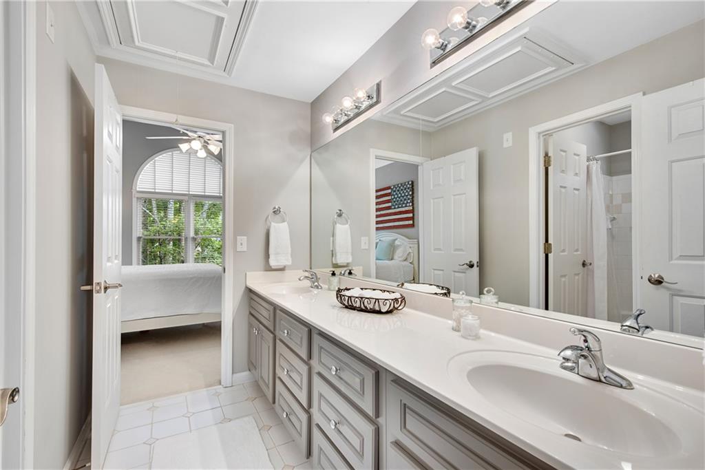 1850 E Gate Cove