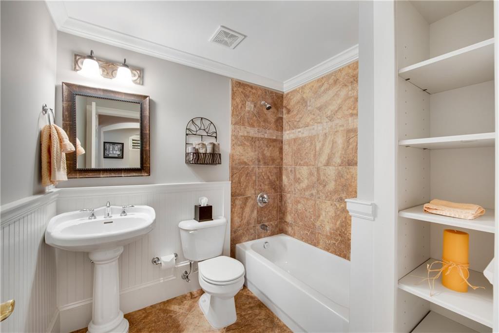 1850 E Gate Cove