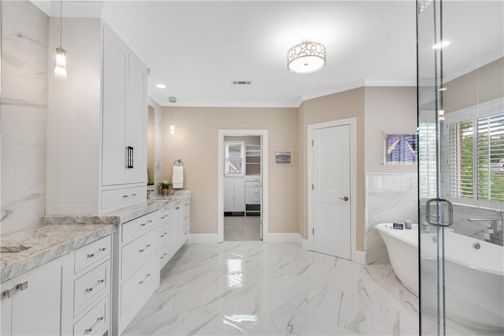 1850 E Gate Cove
