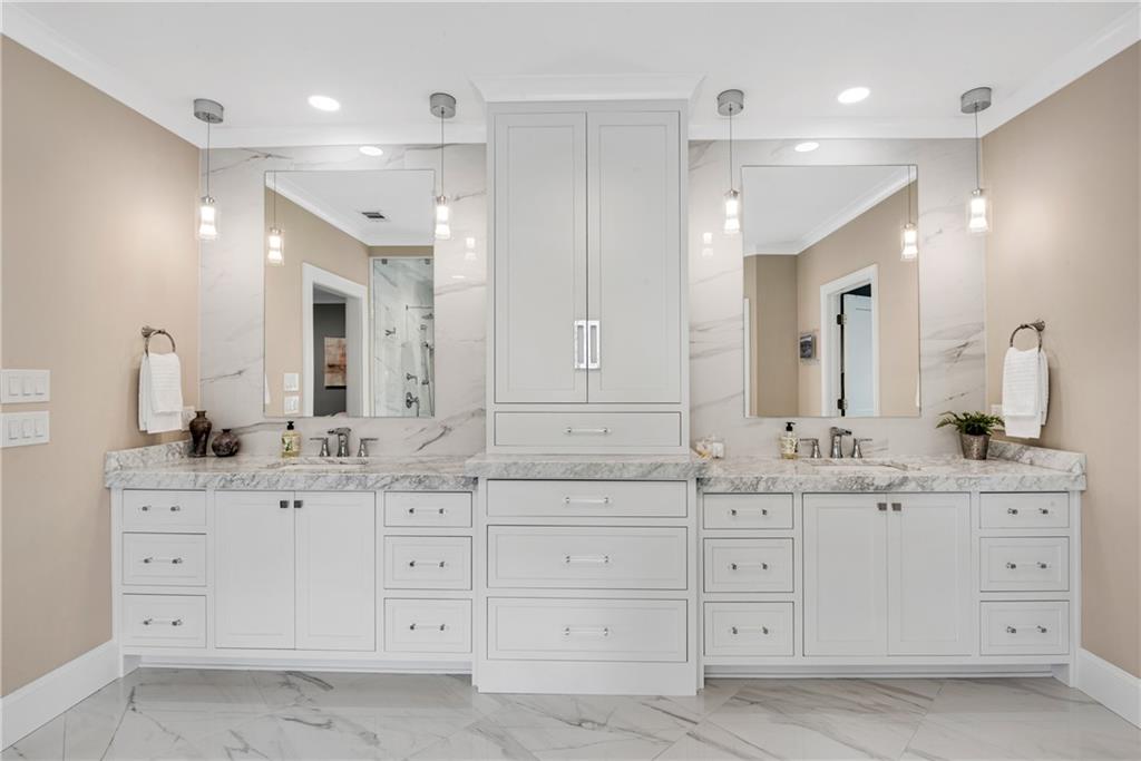 1850 E Gate Cove