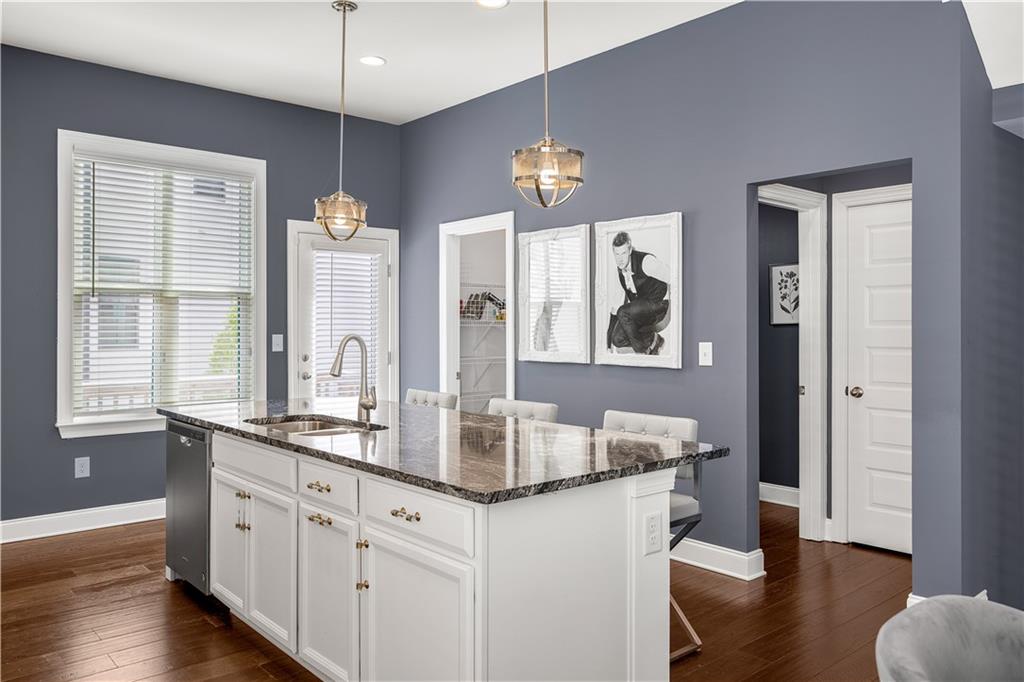 2013 Rockledge Road NE