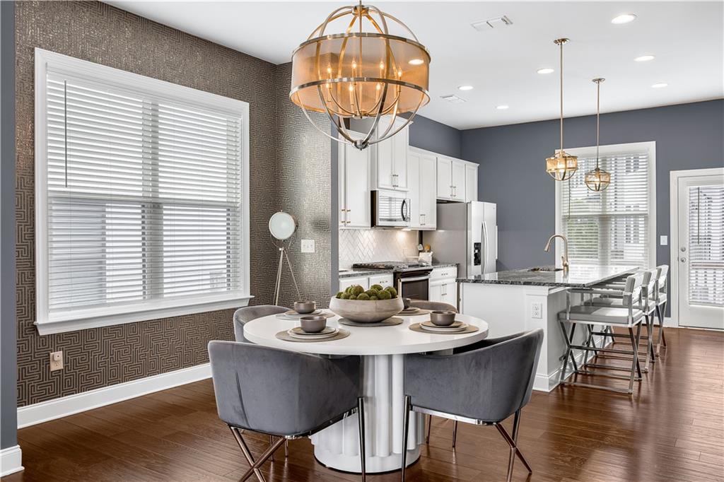 2013 Rockledge Road NE