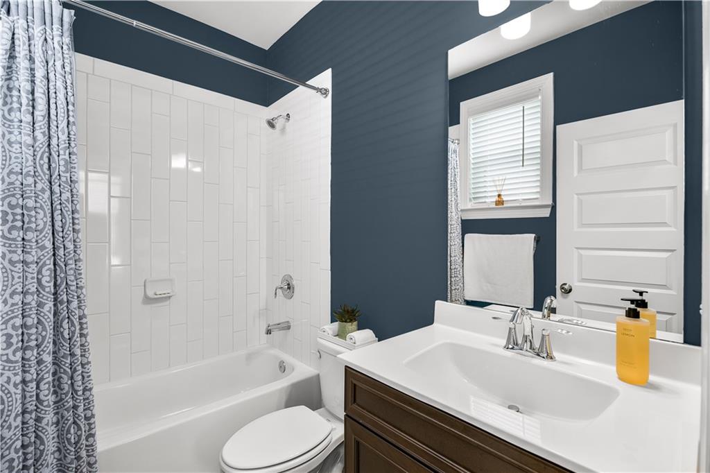 2013 Rockledge Road NE