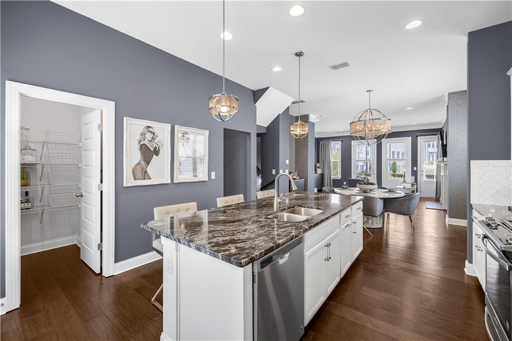 2013 Rockledge Road NE