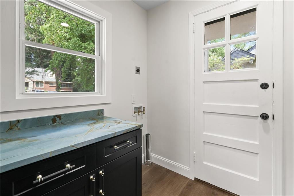 1658 Altadena Place SW