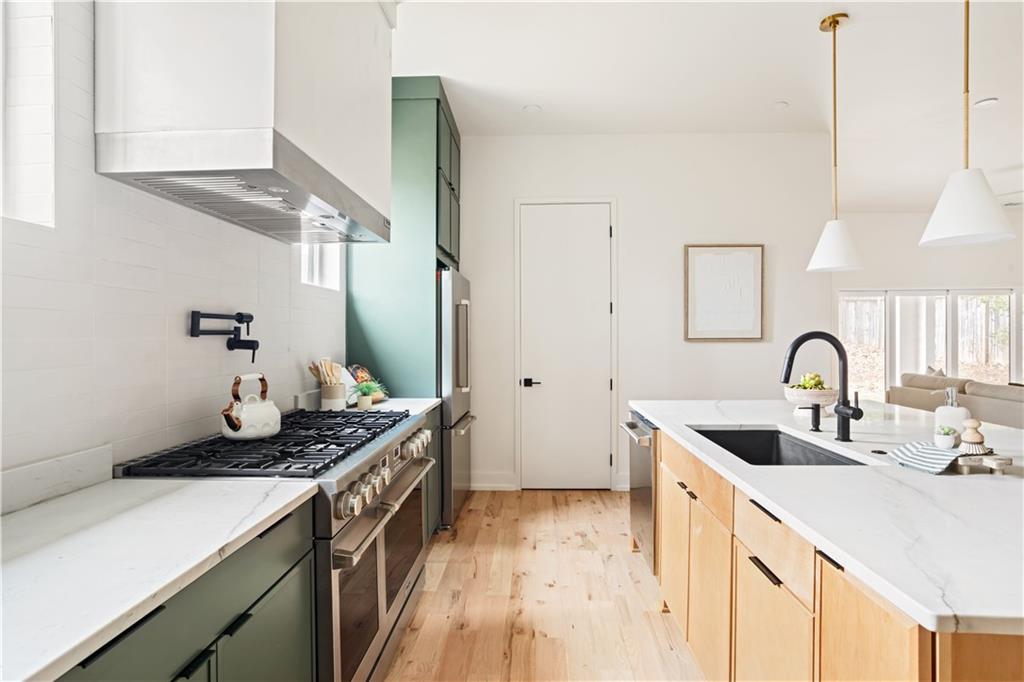 12 Montgomery Street NE