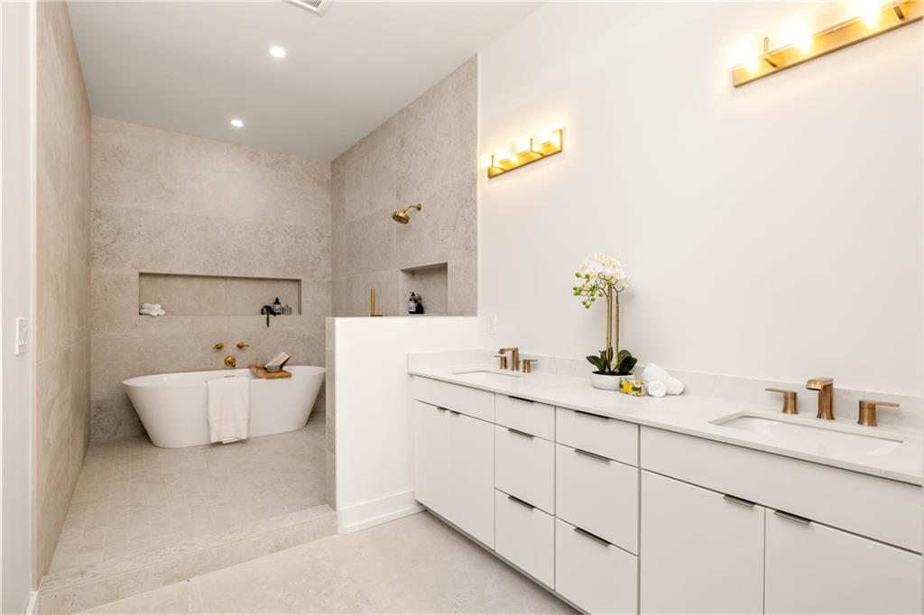 12 Montgomery Street NE