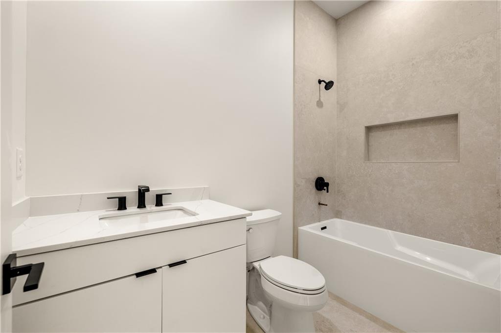 12 Montgomery Street NE