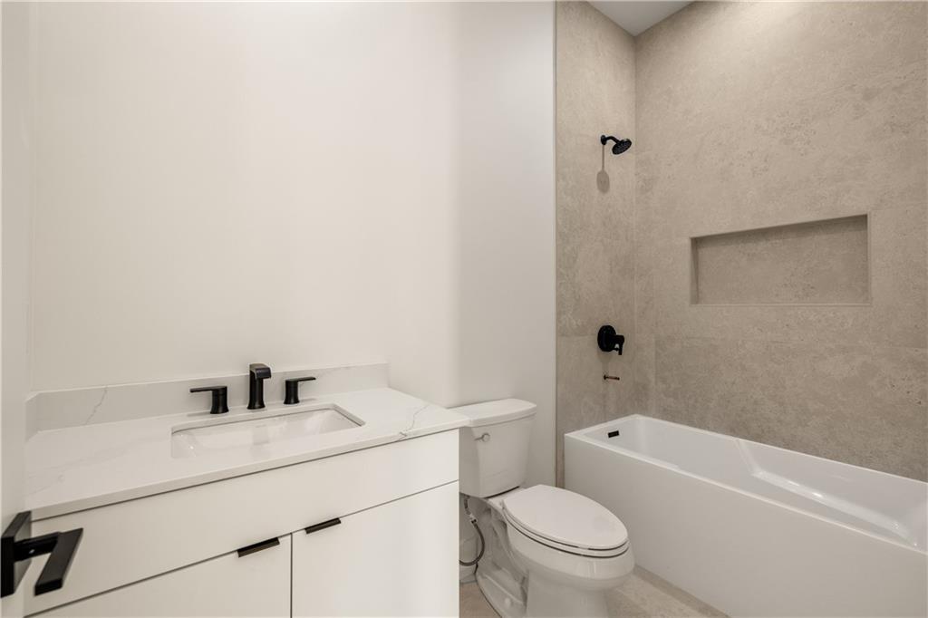 12 Montgomery Street NE