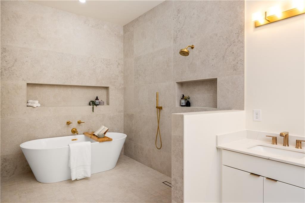 12 Montgomery Street NE