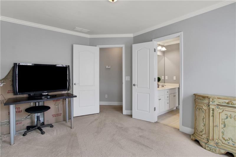 3905 Greenside Court