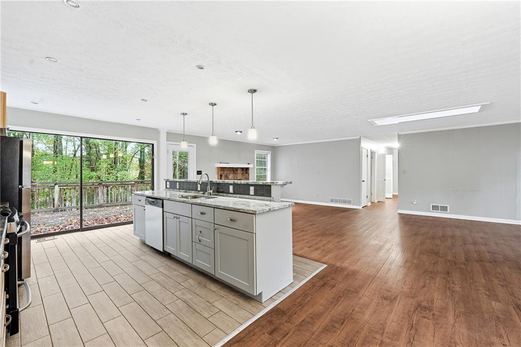 190 Crestwood Court