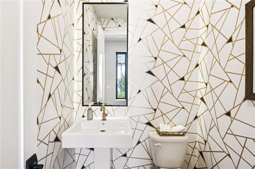 450 Plateau Place NW