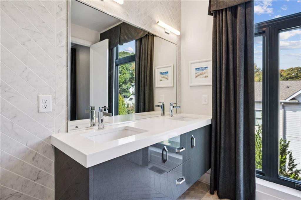 450 Plateau Place NW