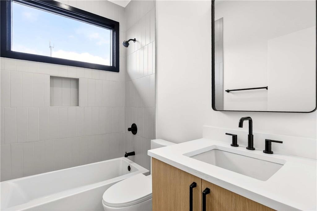 816 Berne Street SE Unit 4