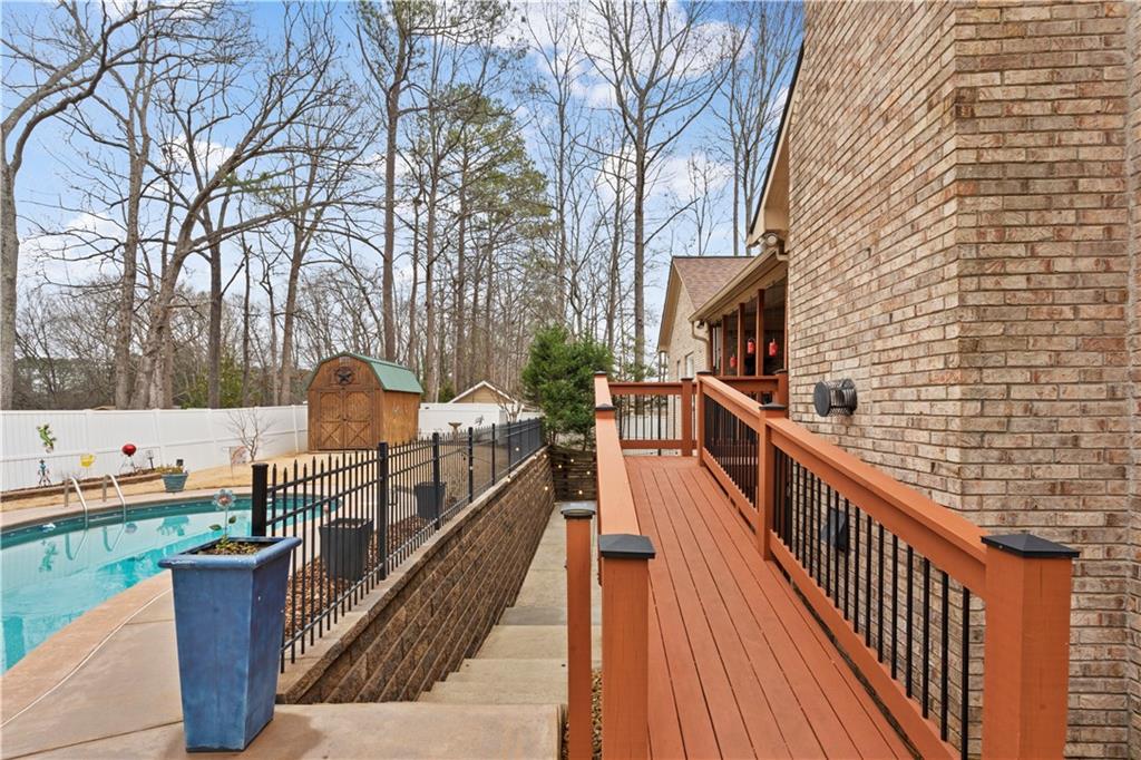 379 Bridgebrook Lane SW