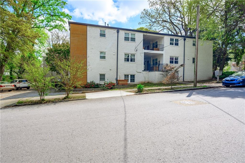 880 Saint Charles Avenue NE Unit 4
