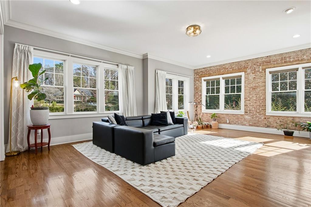 1004 Clairemont Avenue