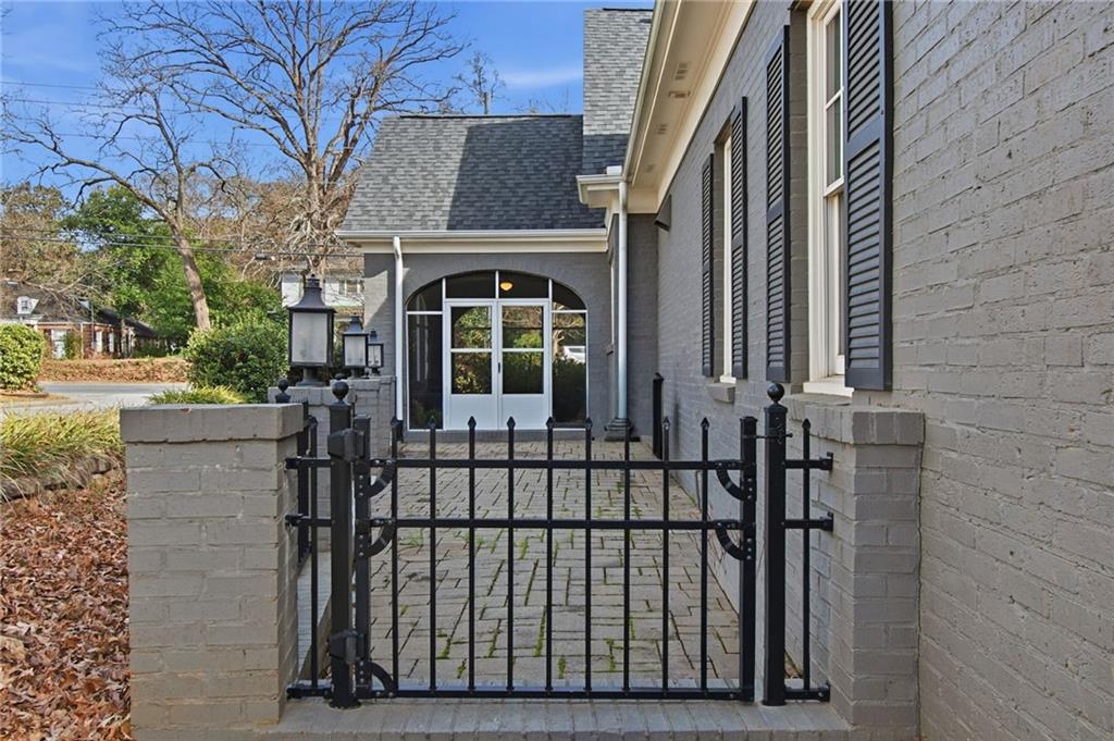 1004 Clairemont Avenue