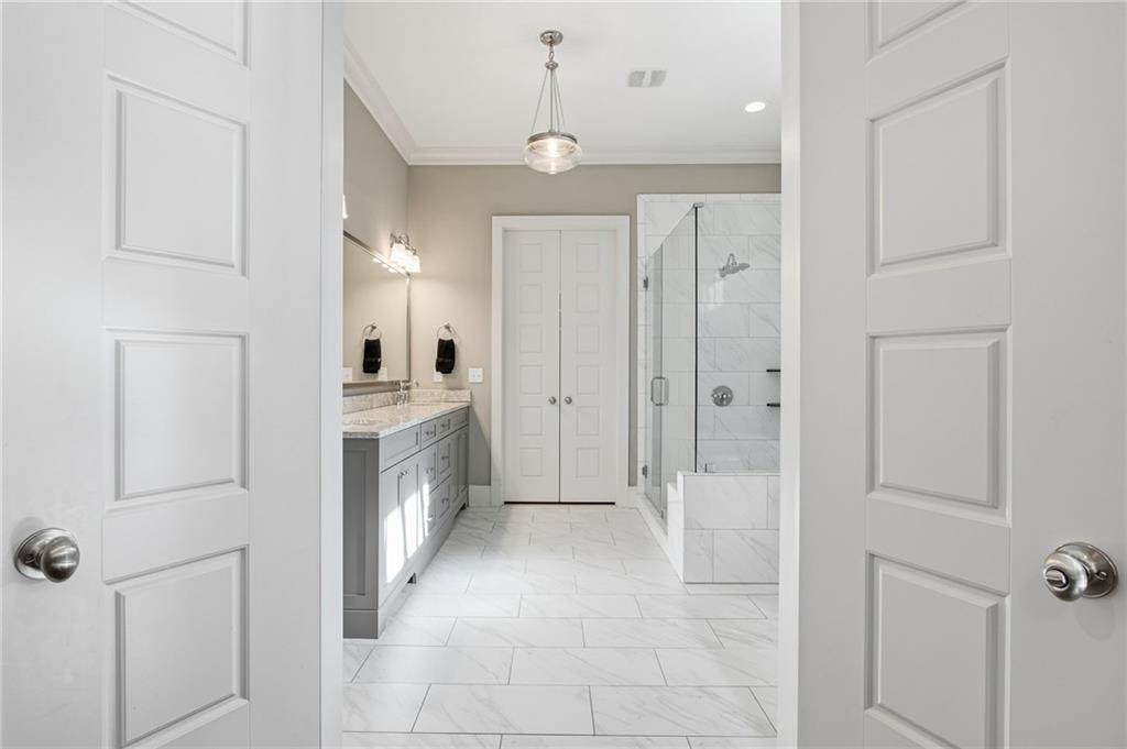 1004 Clairemont Avenue