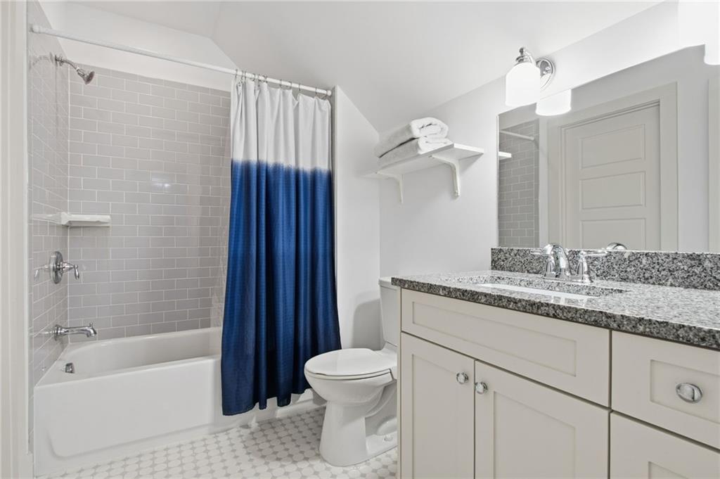 1004 Clairemont Avenue