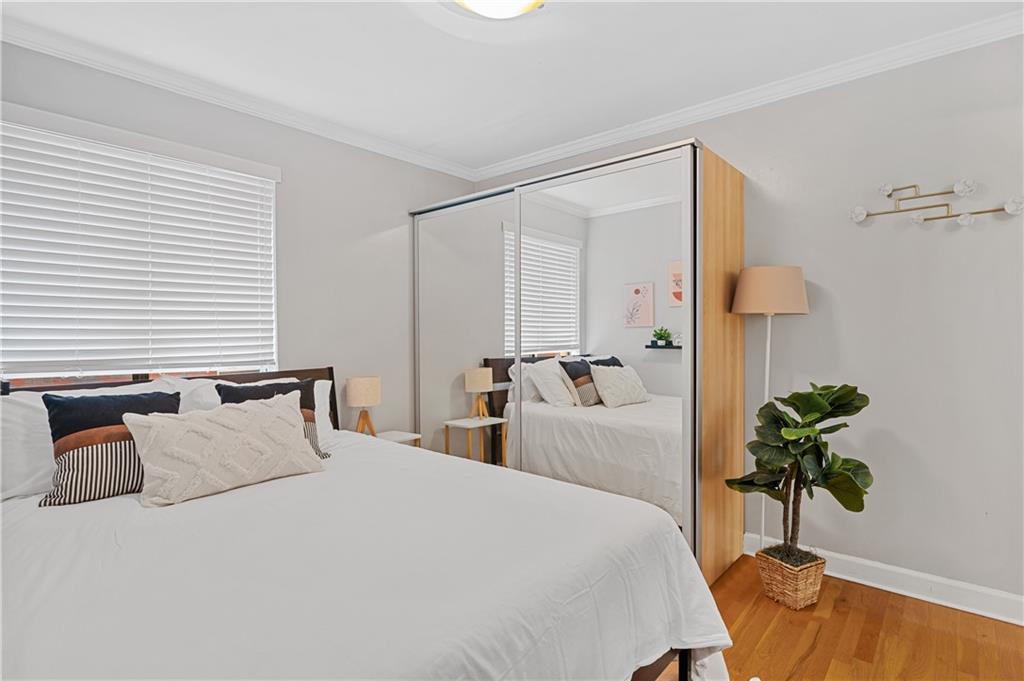 960 Saint Charles Avenue NE Unit 4