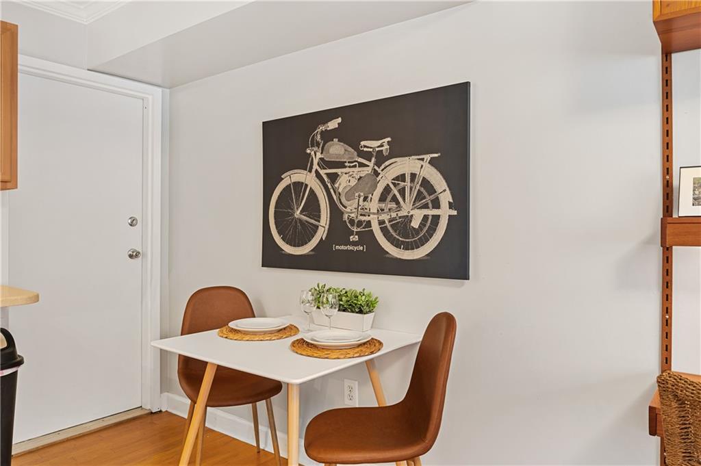 960 Saint Charles Avenue NE Unit 4