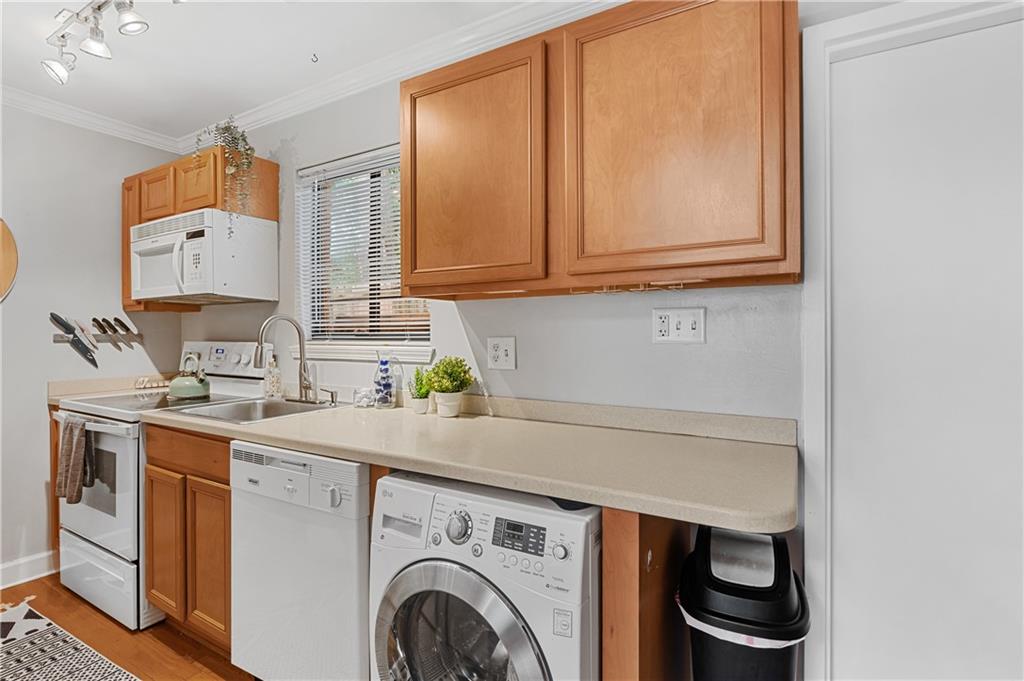 960 Saint Charles Avenue NE Unit 4