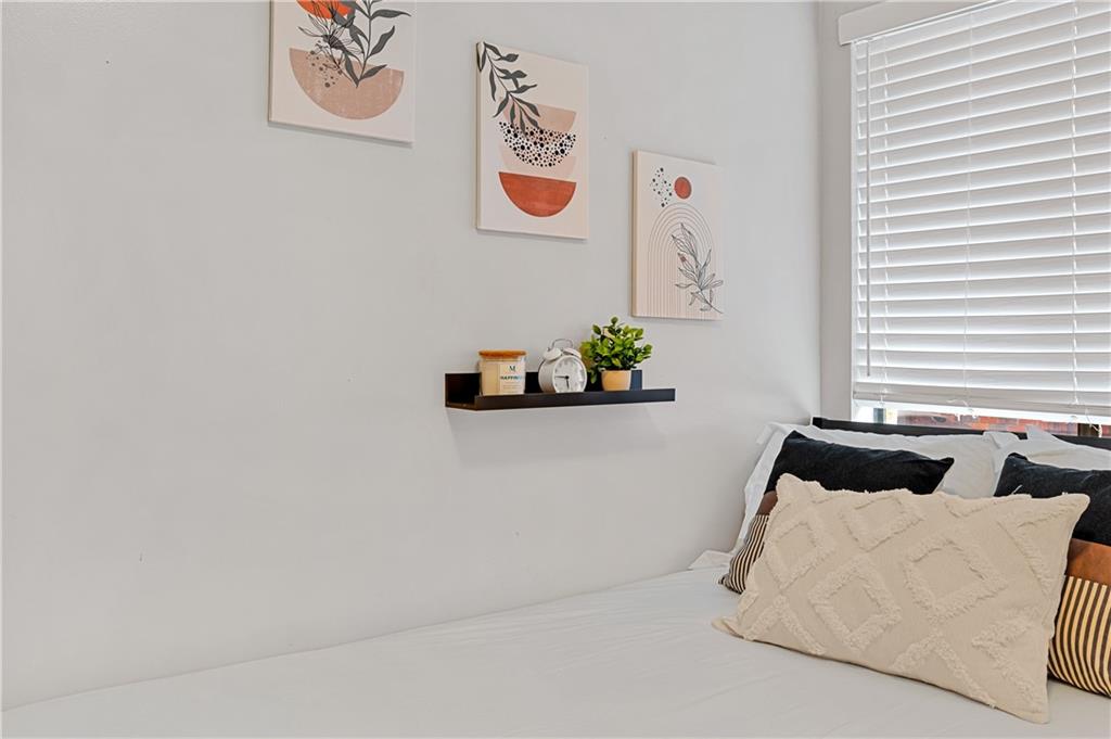 960 Saint Charles Avenue NE Unit 4