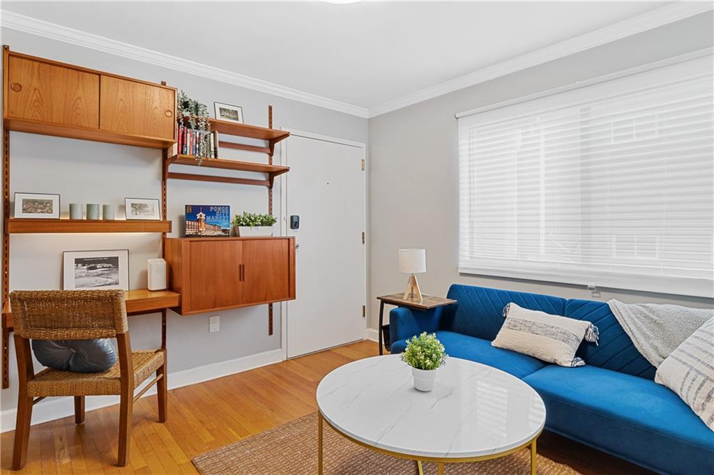 960 Saint Charles Avenue NE Unit 4