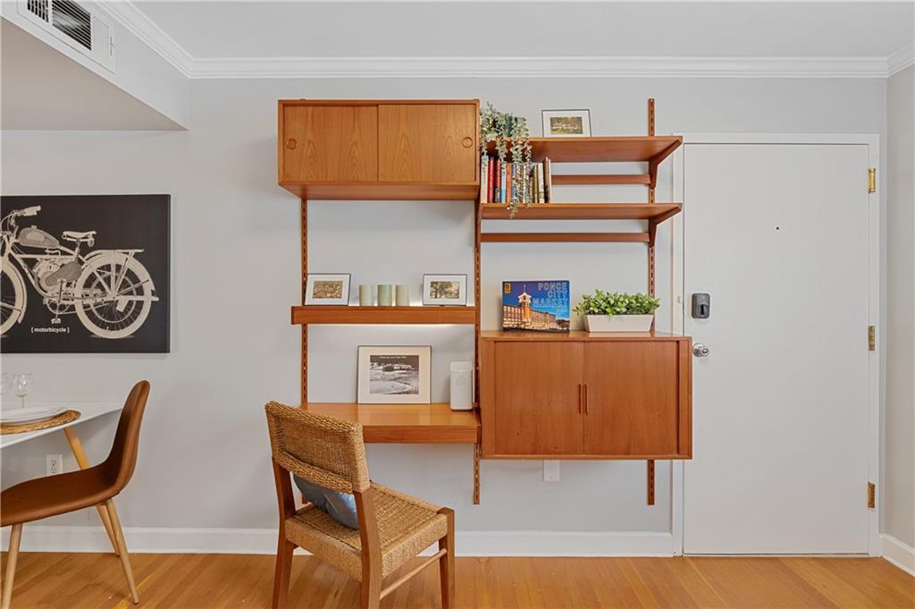 960 Saint Charles Avenue NE Unit 4