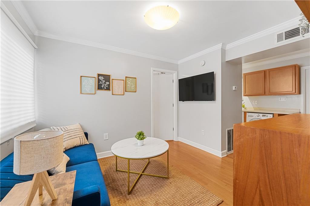 960 Saint Charles Avenue NE Unit 4