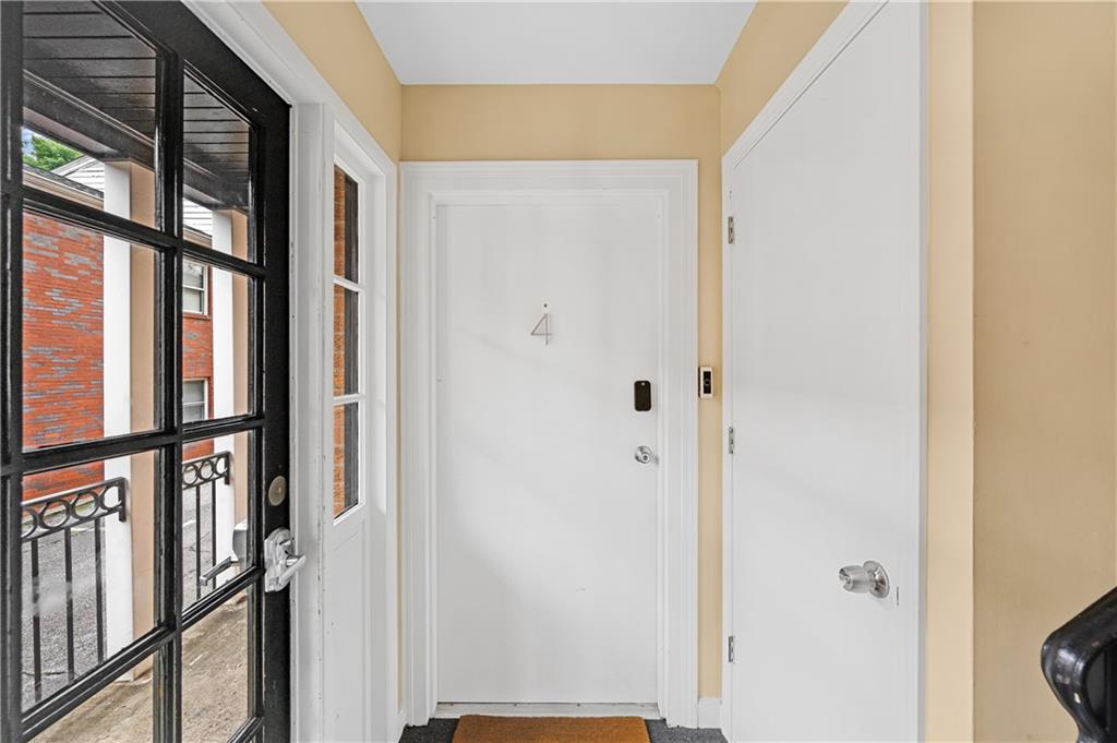 960 Saint Charles Avenue NE Unit 4