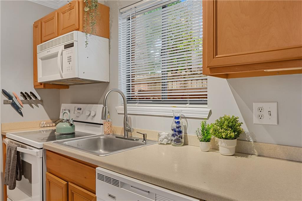 960 Saint Charles Avenue NE Unit 4