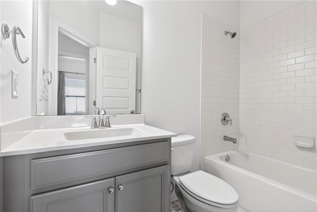 1752 Morningtide Lane NE