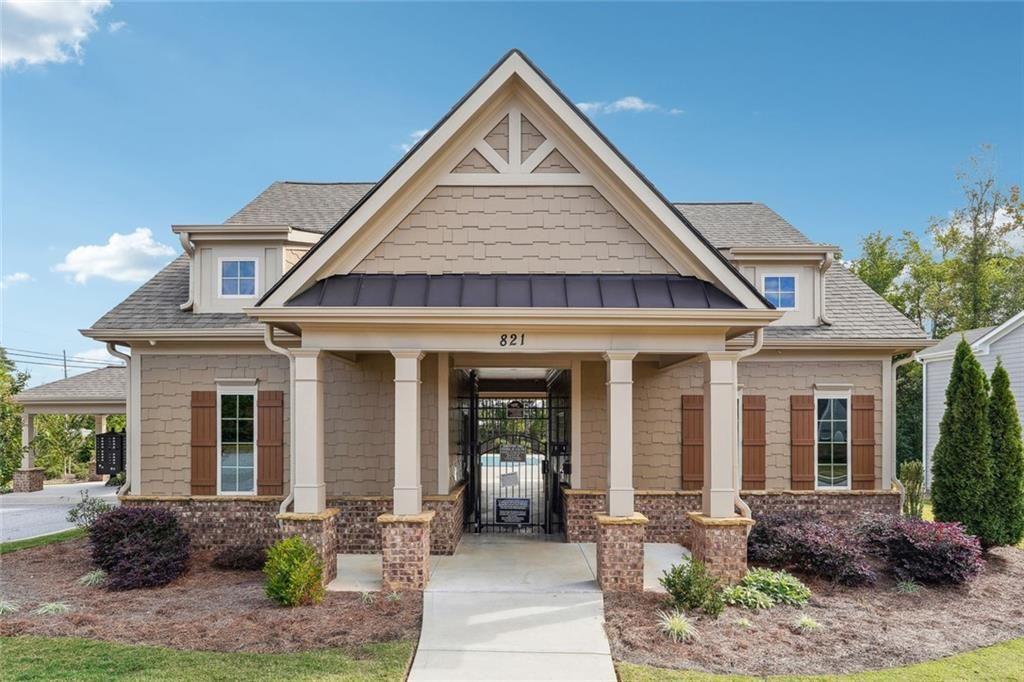 1616 Lansing Bluff Walk