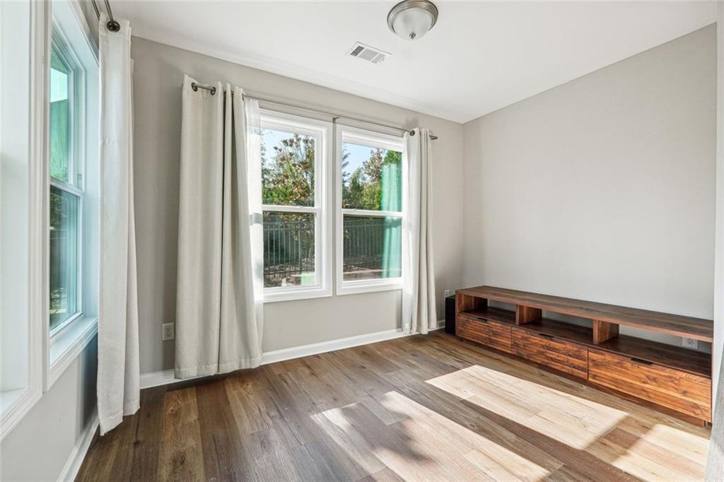 1616 Lansing Bluff Walk