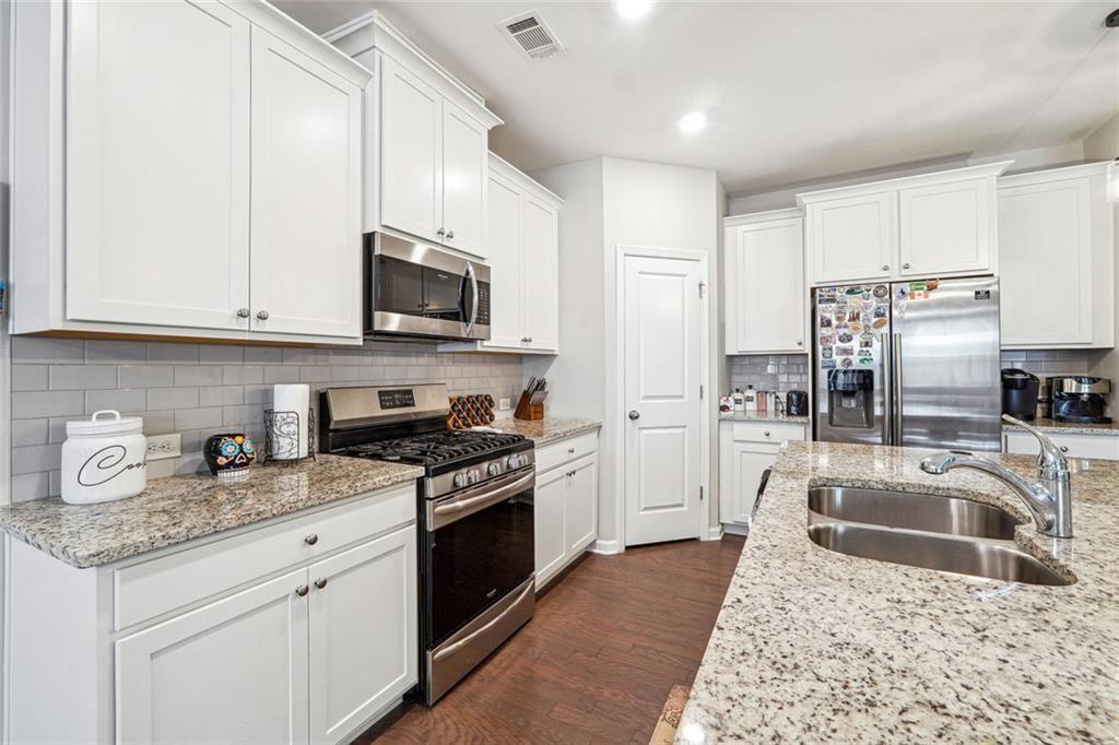 1616 Lansing Bluff Walk