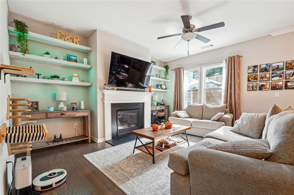 1616 Lansing Bluff Walk