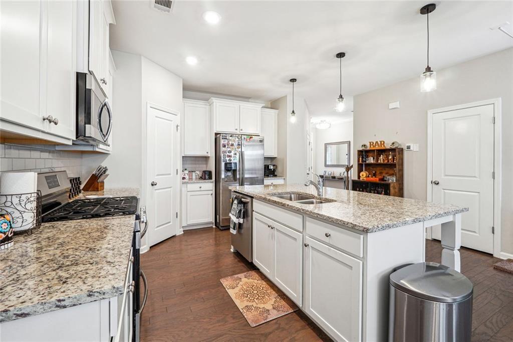 1616 Lansing Bluff Walk
