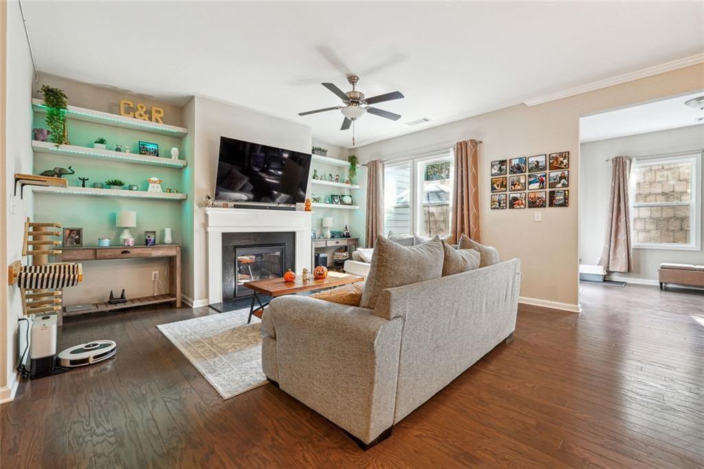 1616 Lansing Bluff Walk